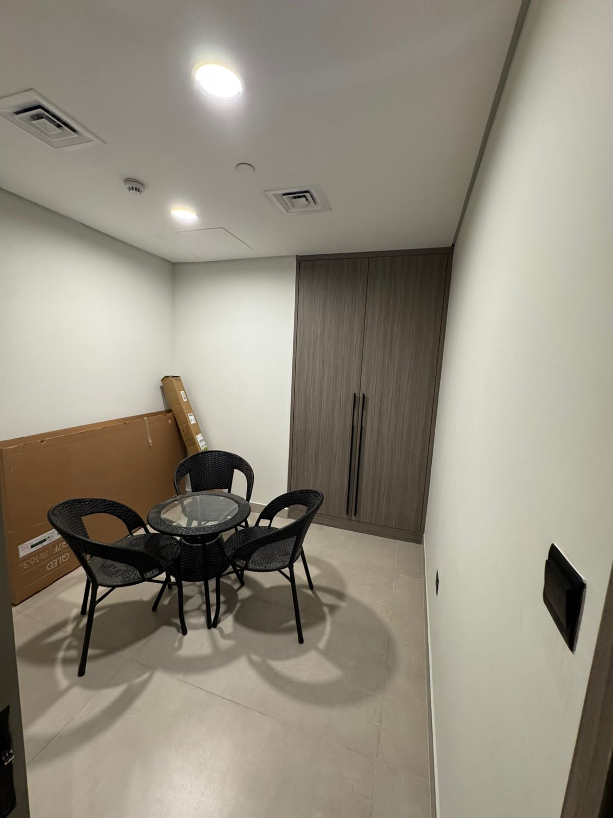 Fully Furnished 1BR+Study | Chiller Free | Balcony | Ready To Move