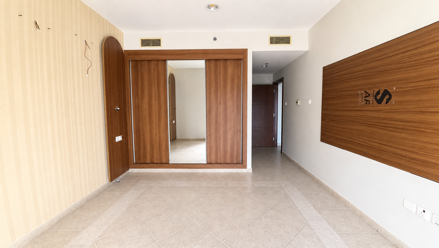 Elegant Apartment | Near Marina Walk | Sea View