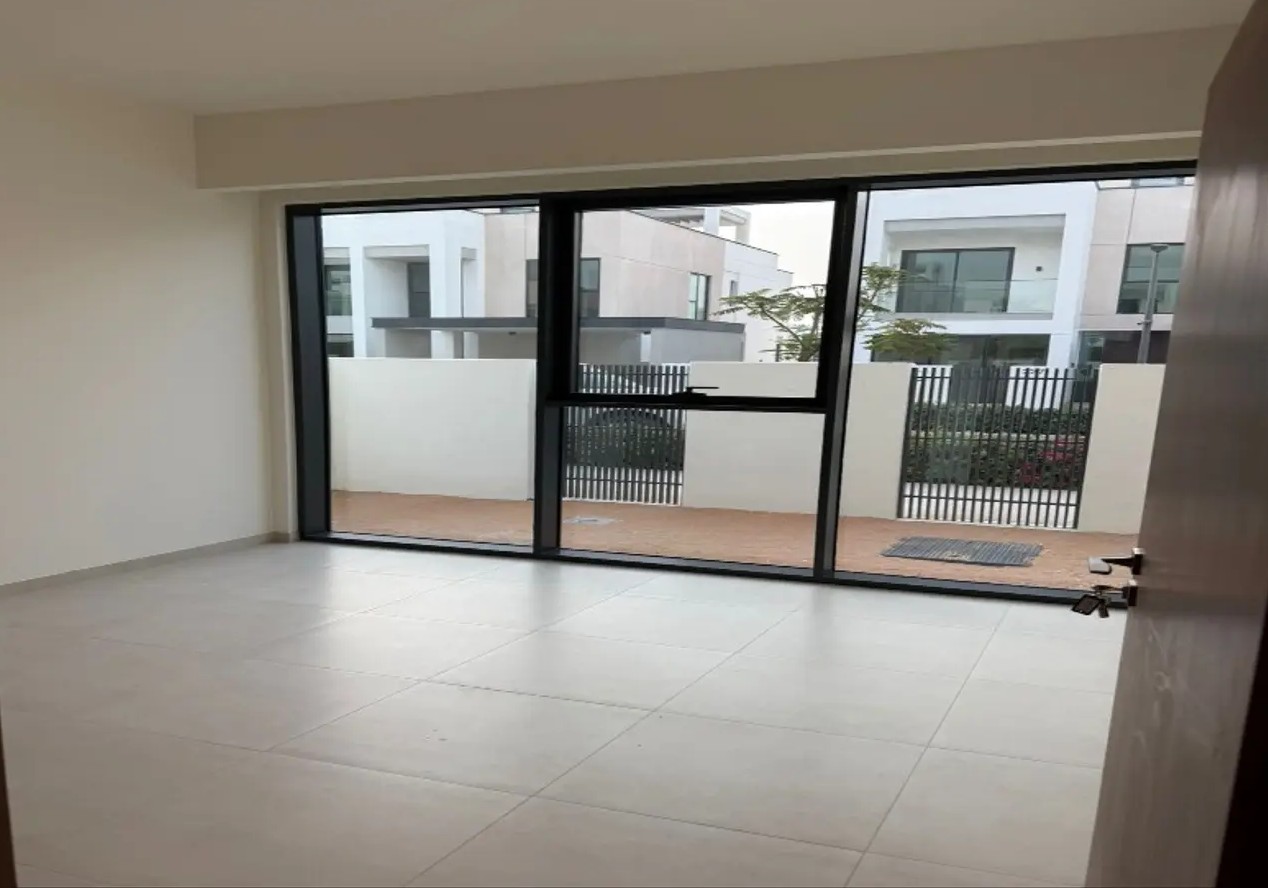 BRAND NEW | MAIDS | CLOSE TO PARK