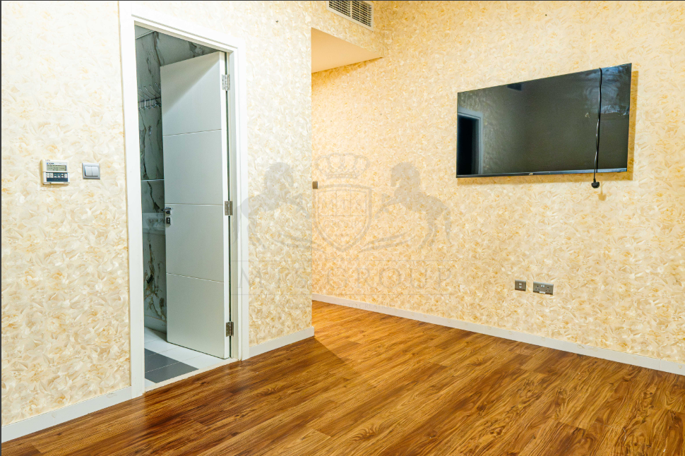 4 cheques | Fully Upgraded | 3BR + Maid | End Unit