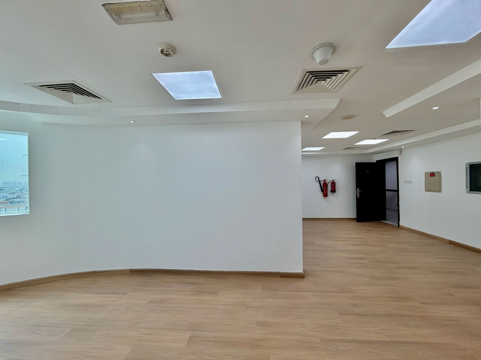 Near Mall of Emirates | Independent Fitted Office