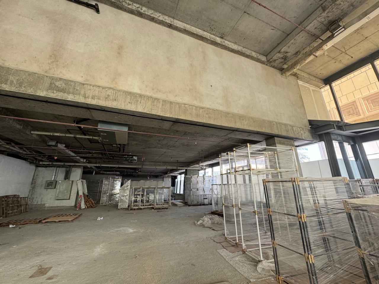 Showroom | Spacious & High Ceiling | Semi-Fitted
