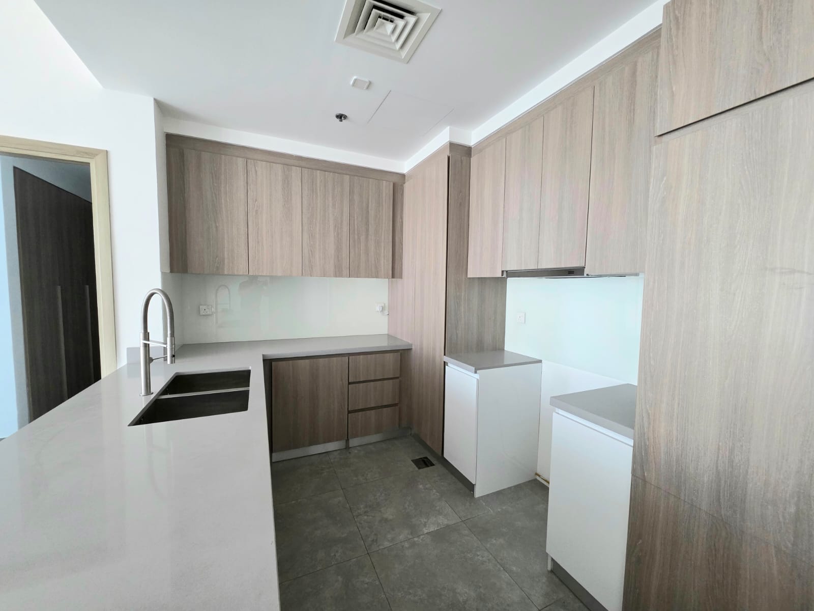 Full Marina view +Maids Room High floor
