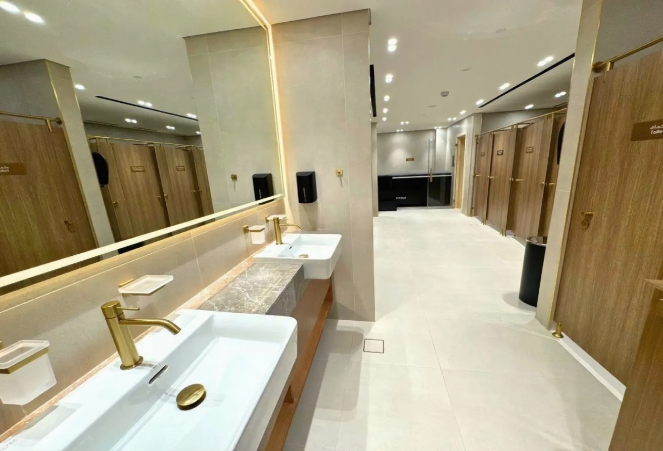 High-Level Unit | Stunning Canal Views | Brand-New