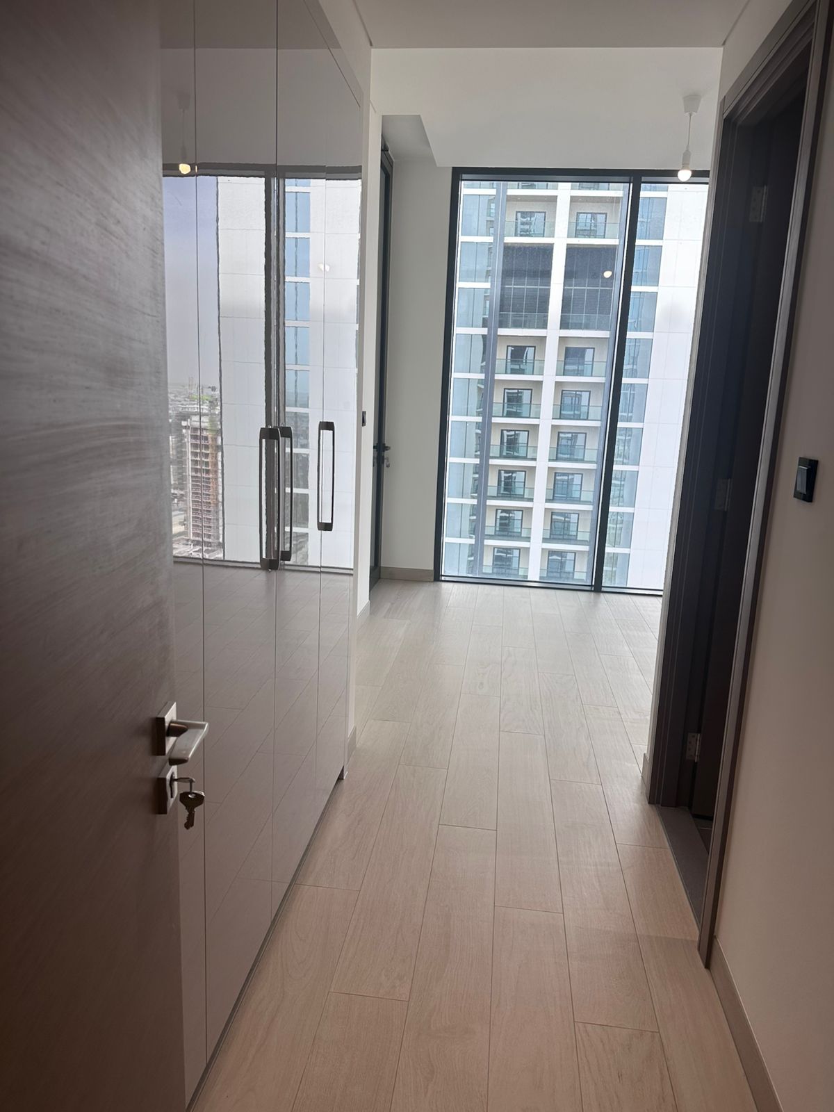 Spacious | Balcony Overlooking Pool | Ready to Move · image 6