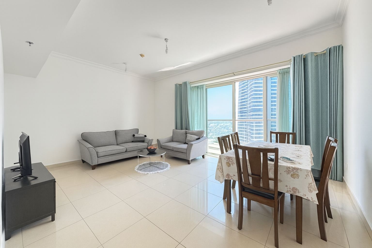 Furnished 2BR | Lake & Green View | High Floor · image 4