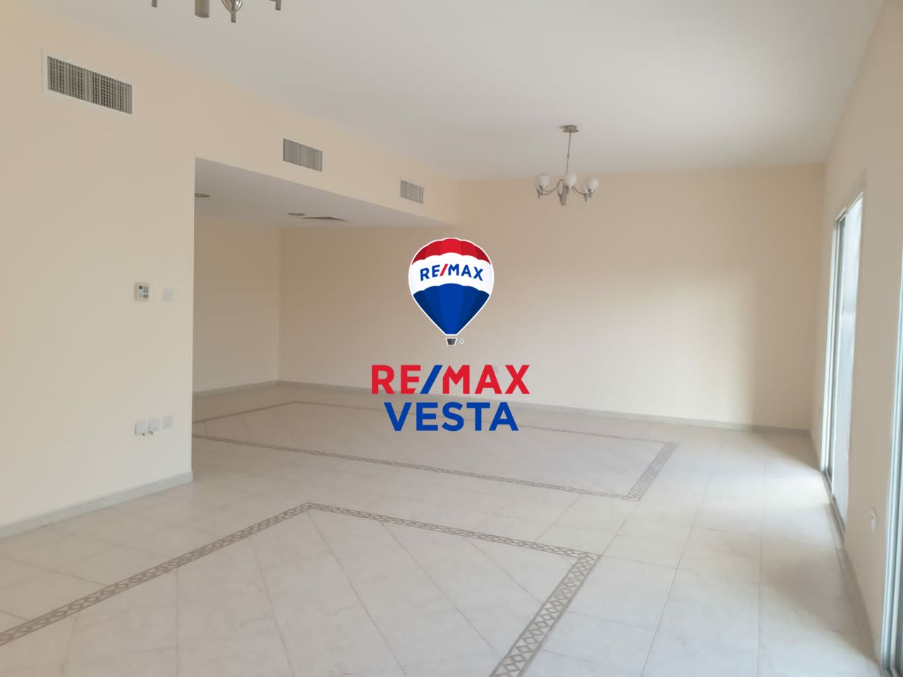 4BR Corner Villa | Close to Amenities | Maid Room | Well Maintained | Vacant