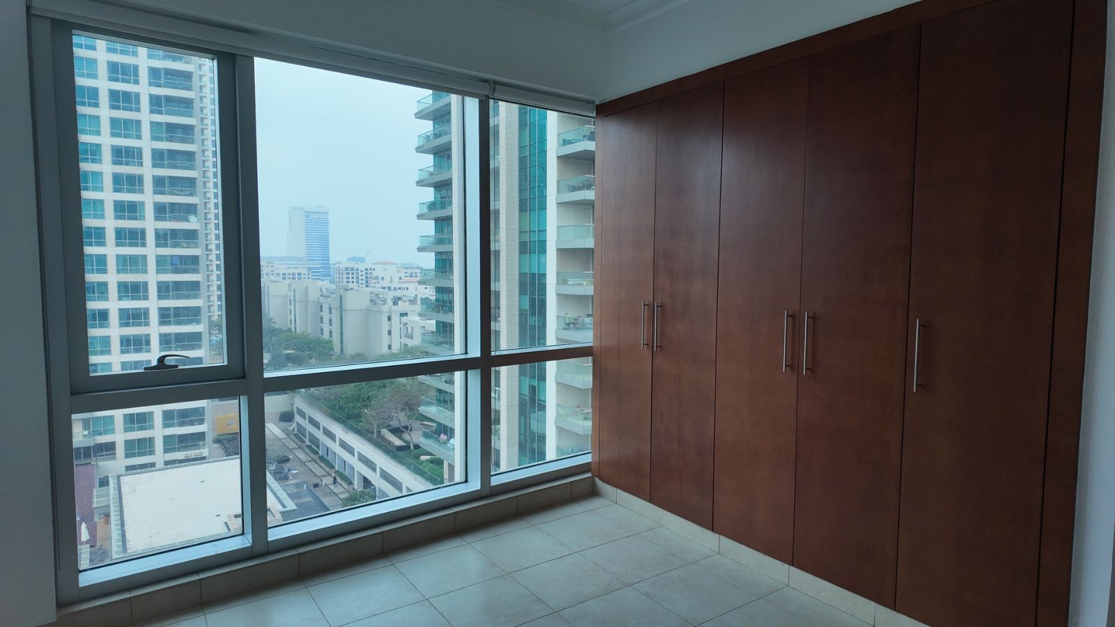 Semi Furnished | Balcony | Peaceful Green | Community | Golf & Pool View | Closed Kitchen
