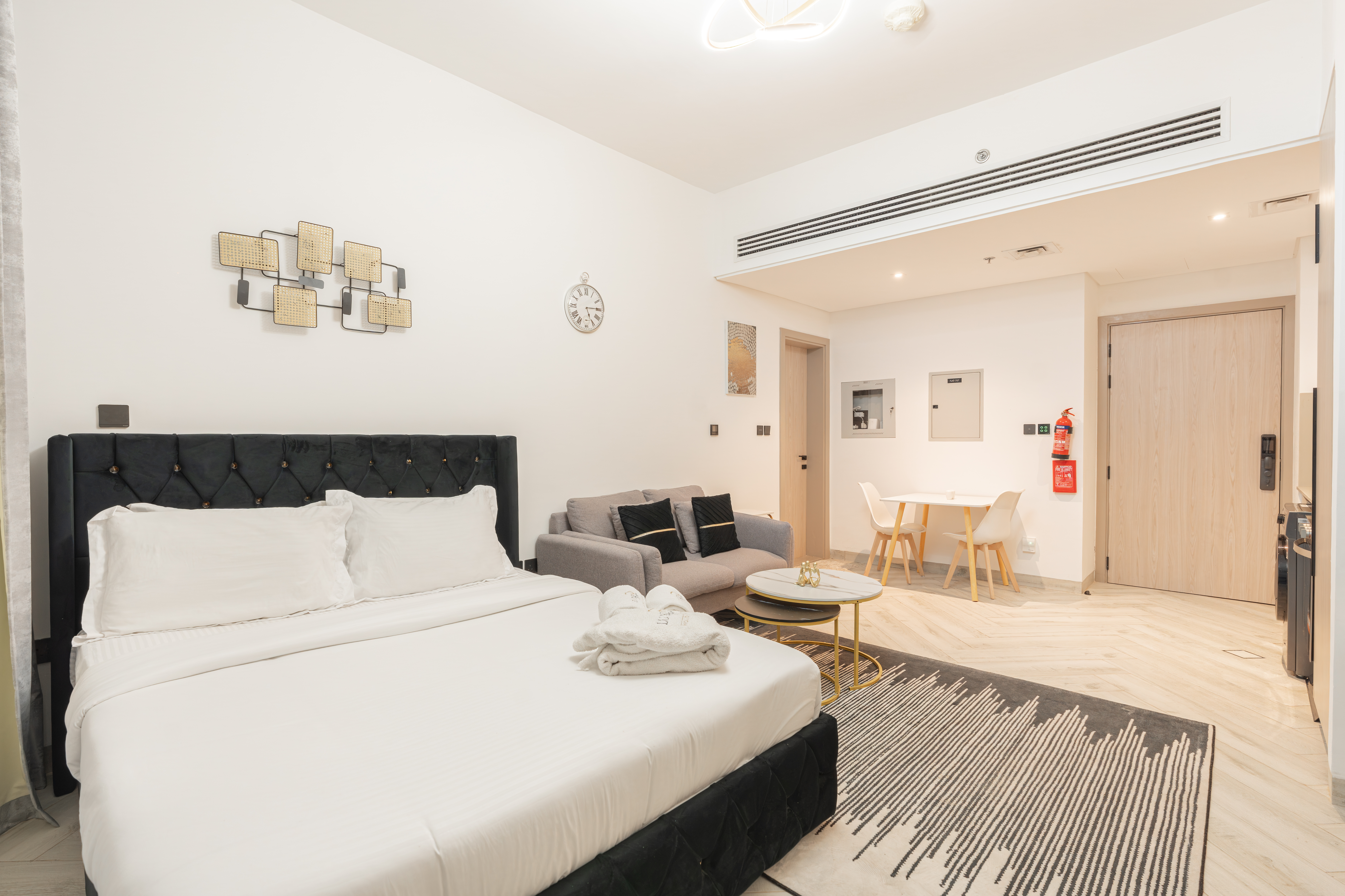 Furnished studio in Empire Residence