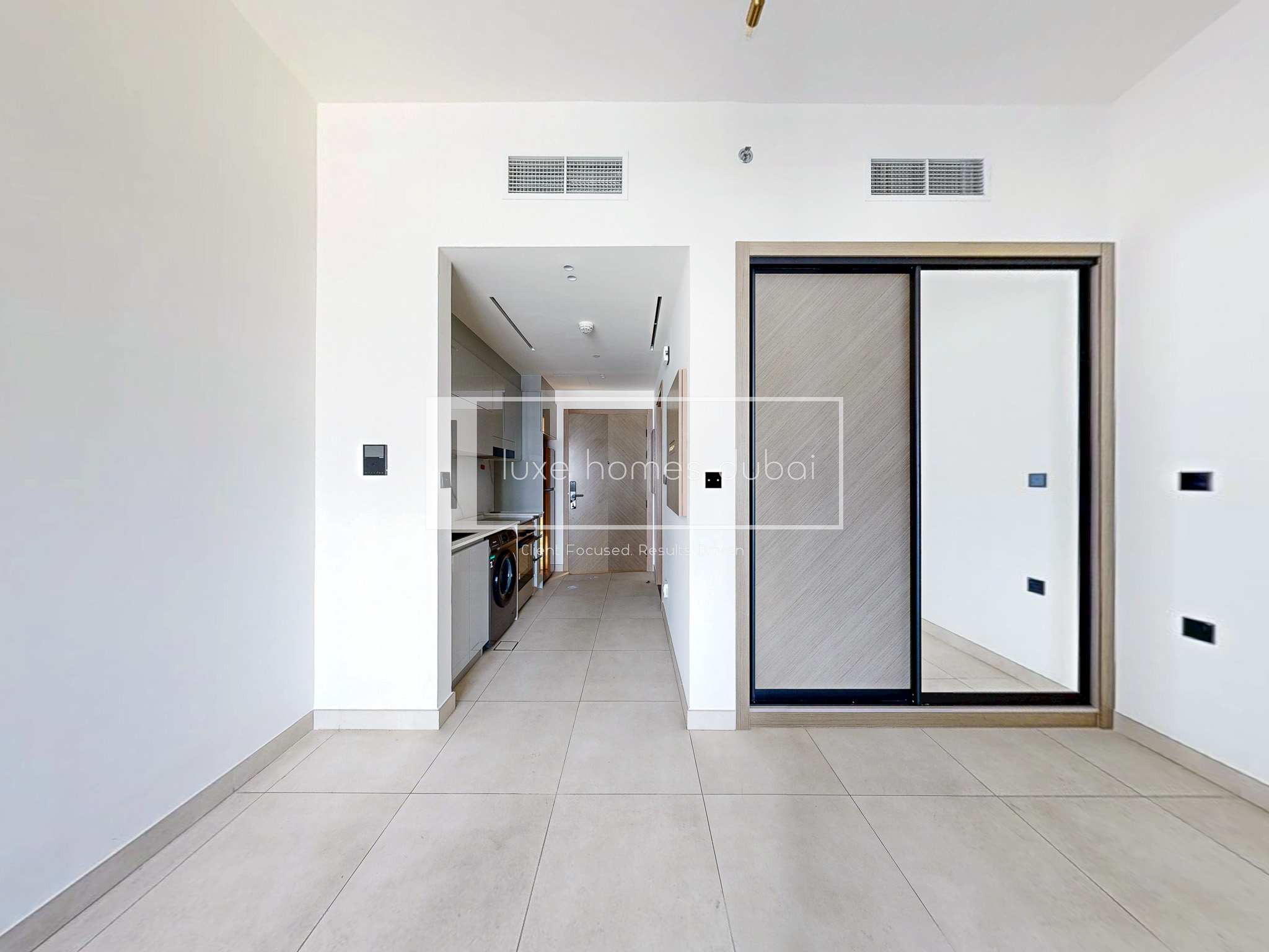Vacant |Studio | Stunning Views | Prime Location