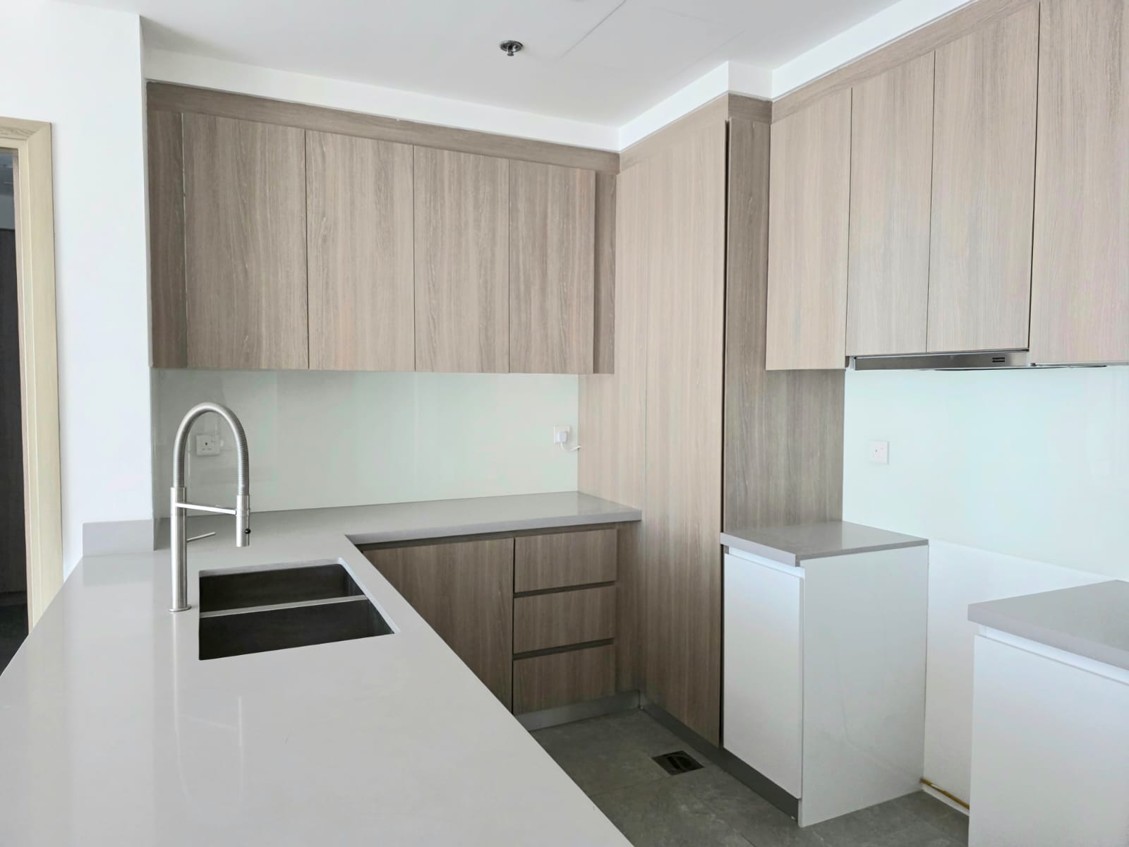 Full Marina view +Maids Room High floor