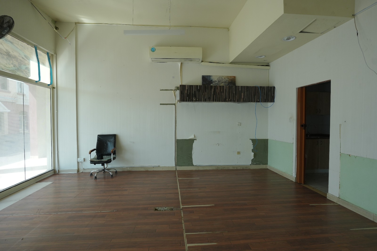 Corner Shop | Prime Location | Spacious Layout