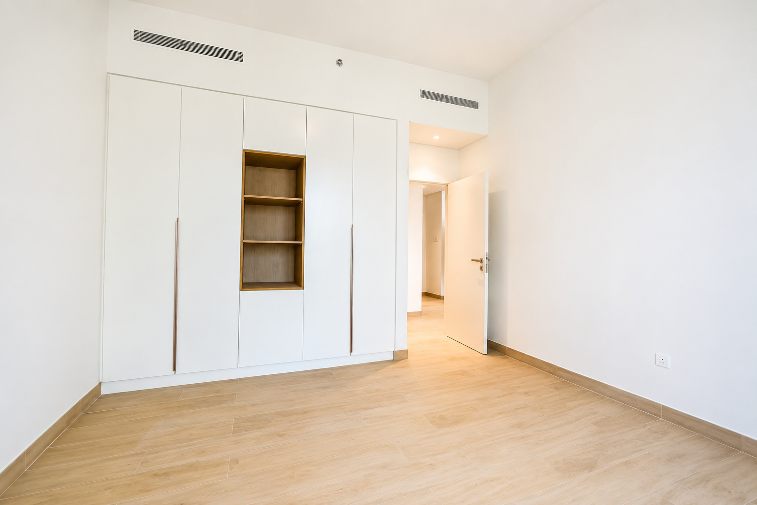 Prime Location | Spacious Layout | La Rive 2