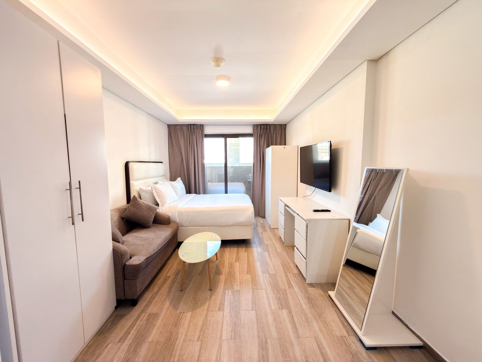 Furnished studio in Laya Mansion