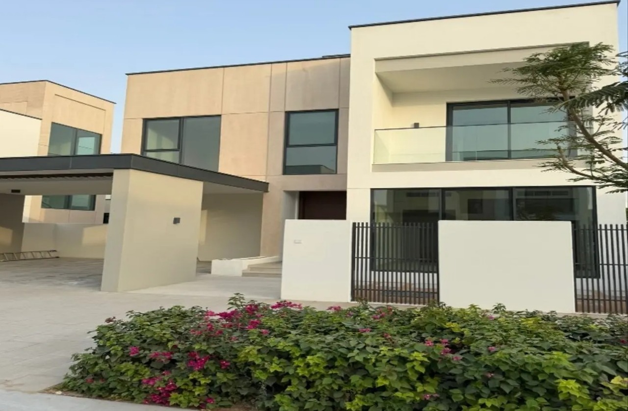 BRAND NEW | MAIDS | CLOSE TO PARK