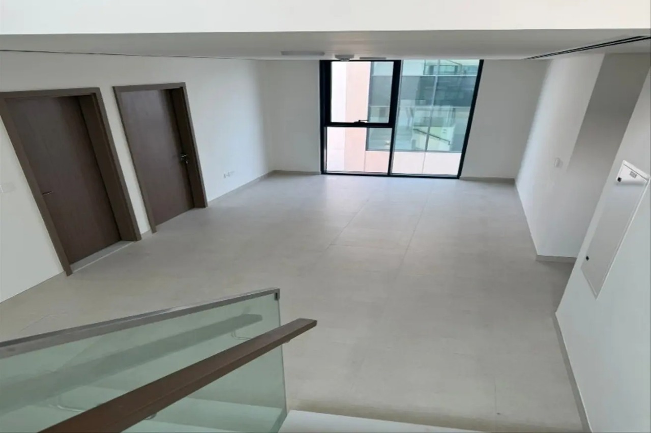 BRAND NEW | MAIDS | CLOSE TO PARK