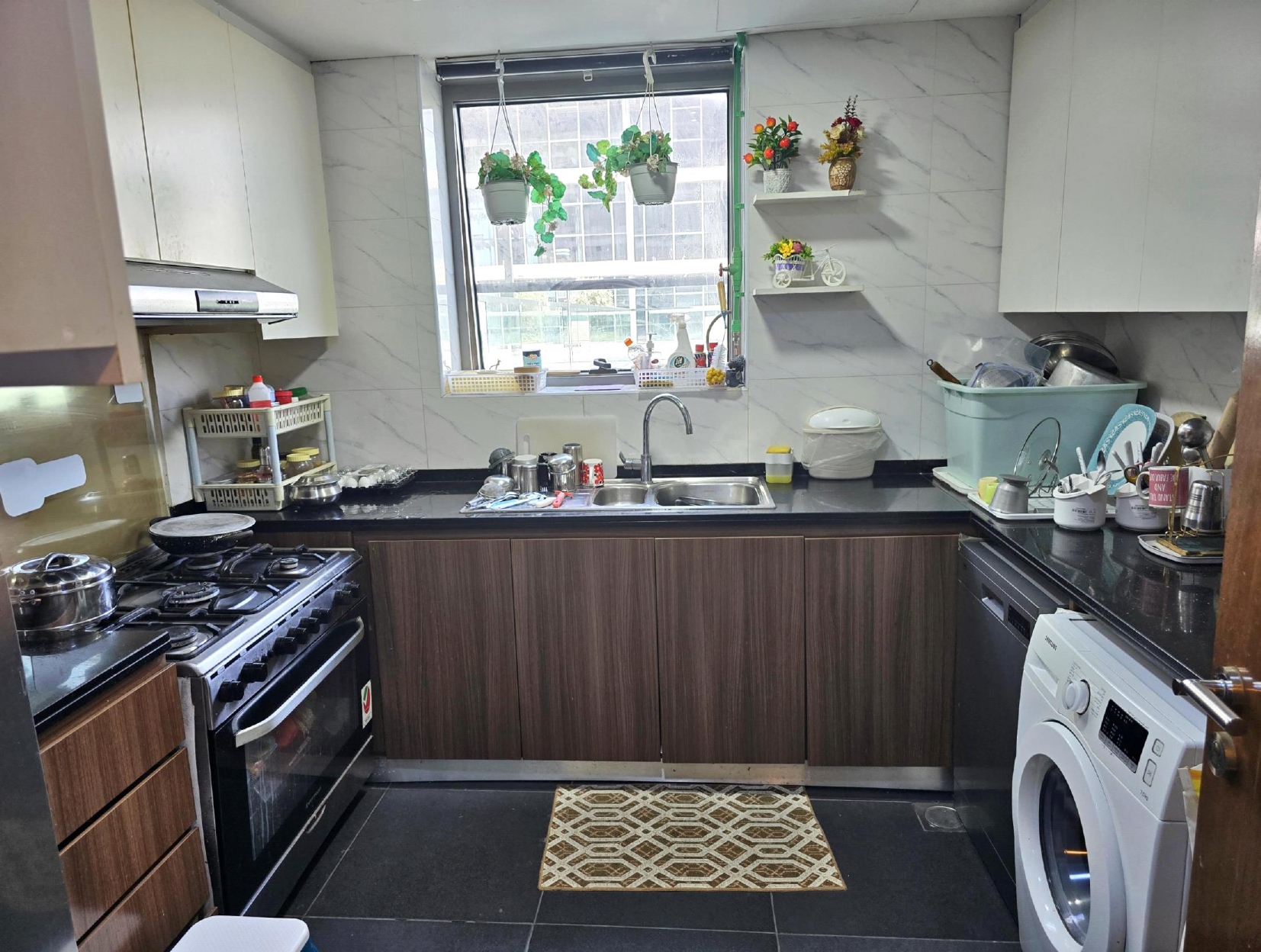 Furnished | Spacious Layout | Prime Investment · صورة 6