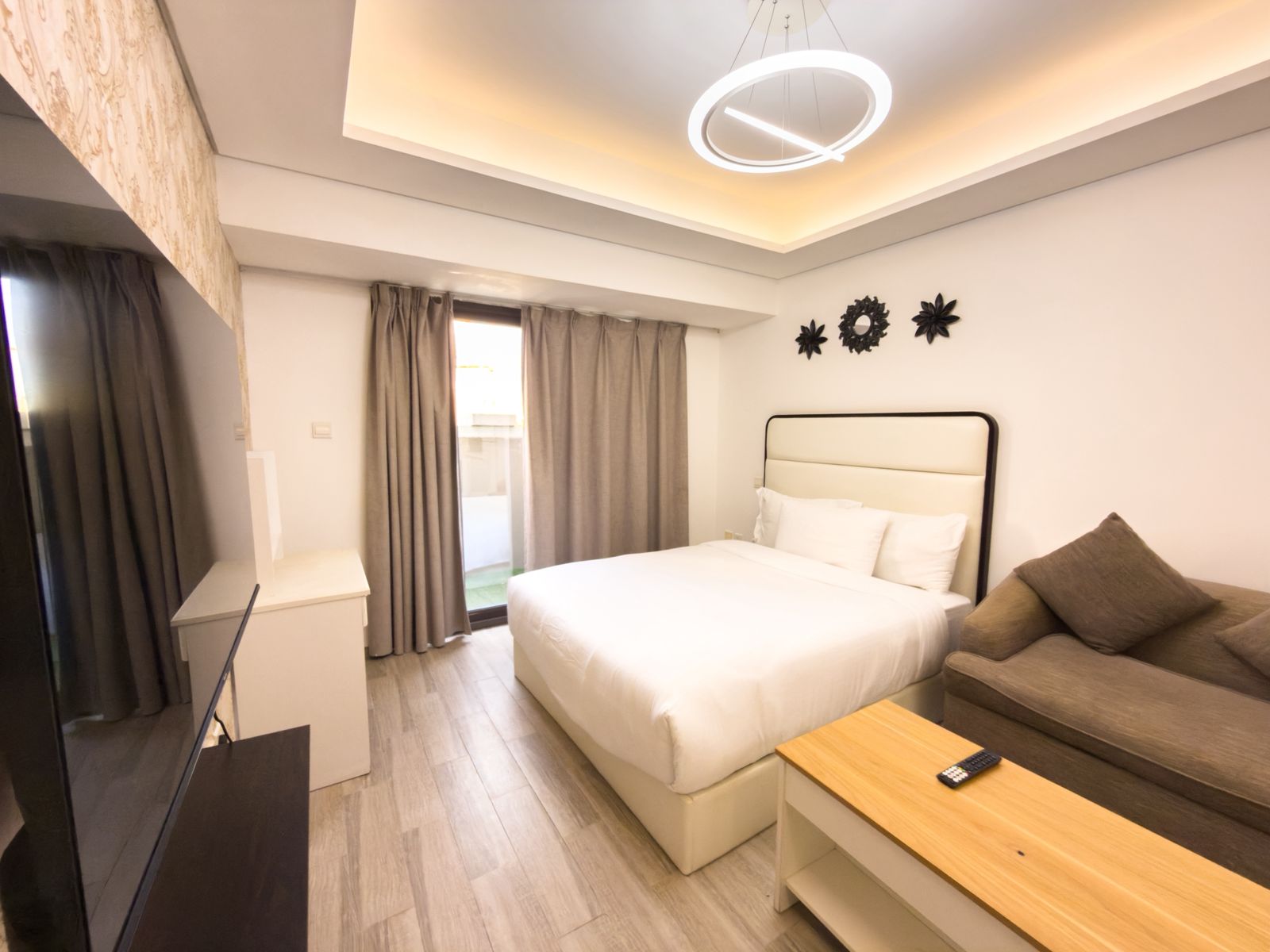 Furnished studio in Laya Mansion