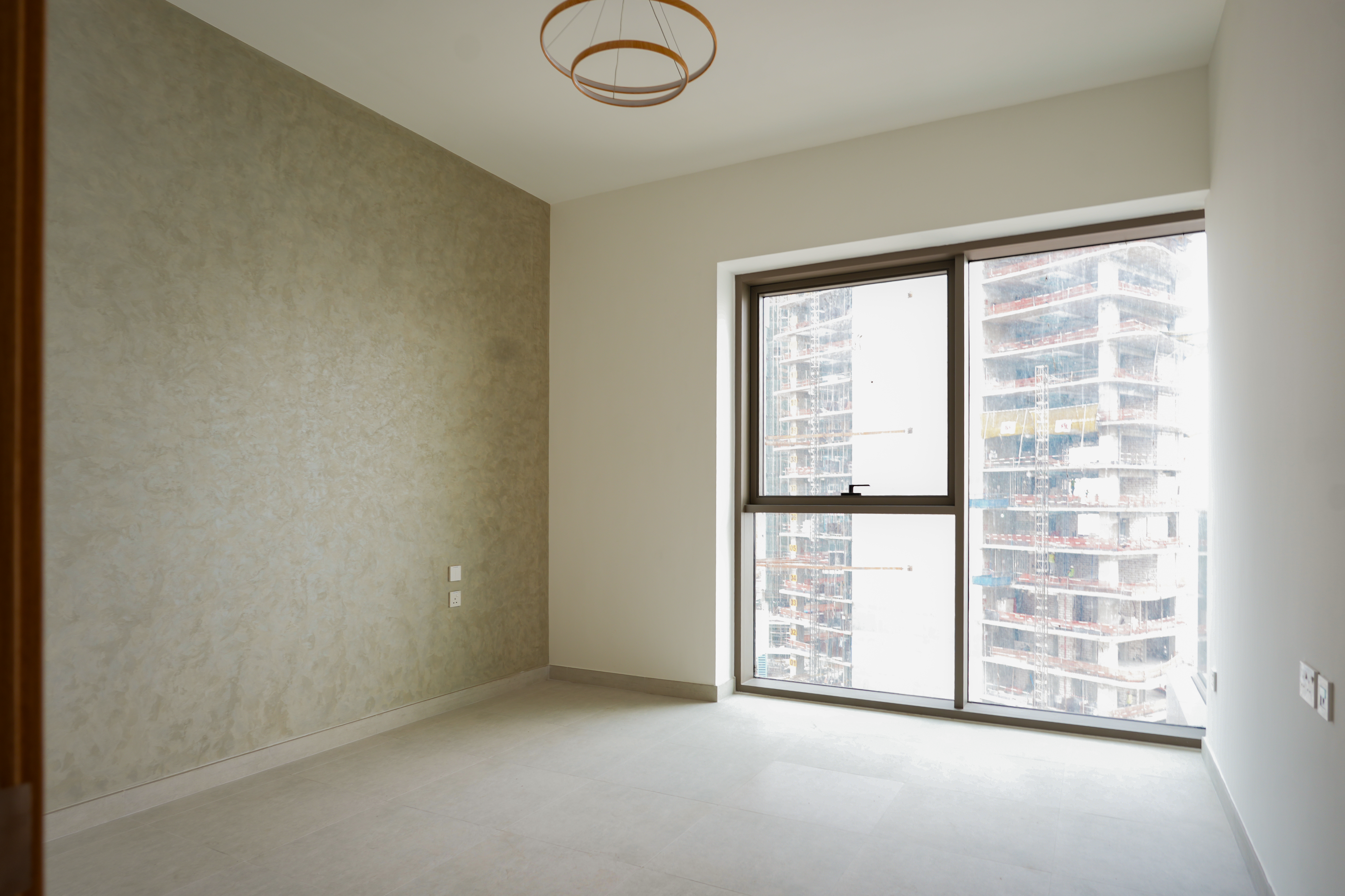 Brand New Unit | Spacious Layout | Unfurnished | 902 sqft