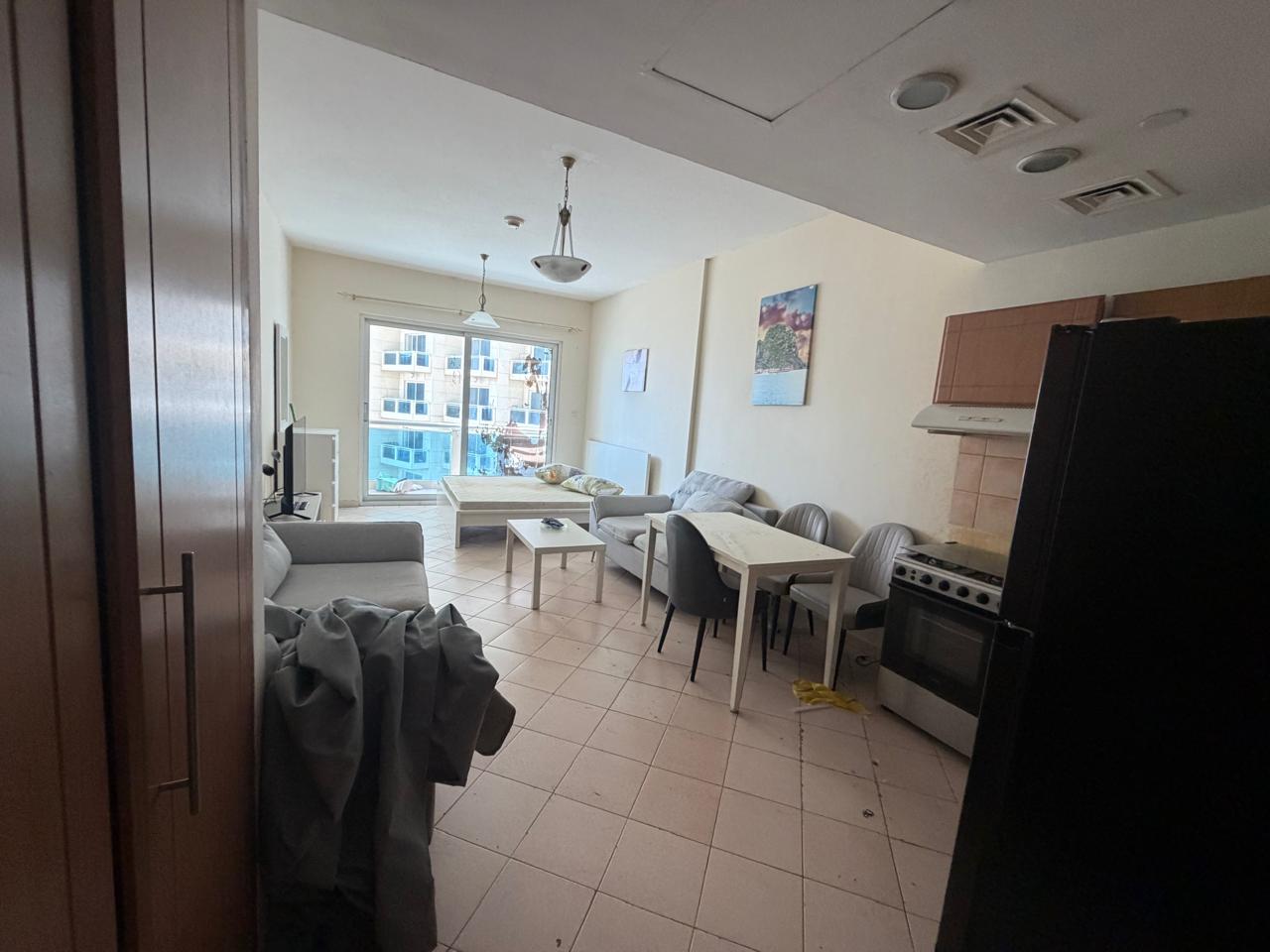 Upgraded/ Big layout / Vacant | Furnished | Clean