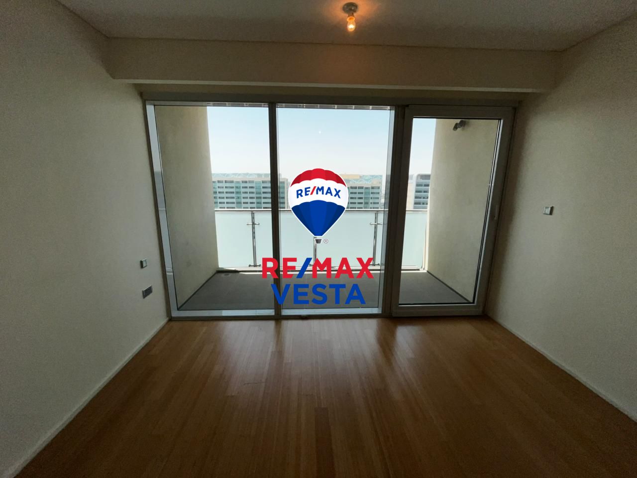 High Floor | Community View | Ready to Move | Beach Access