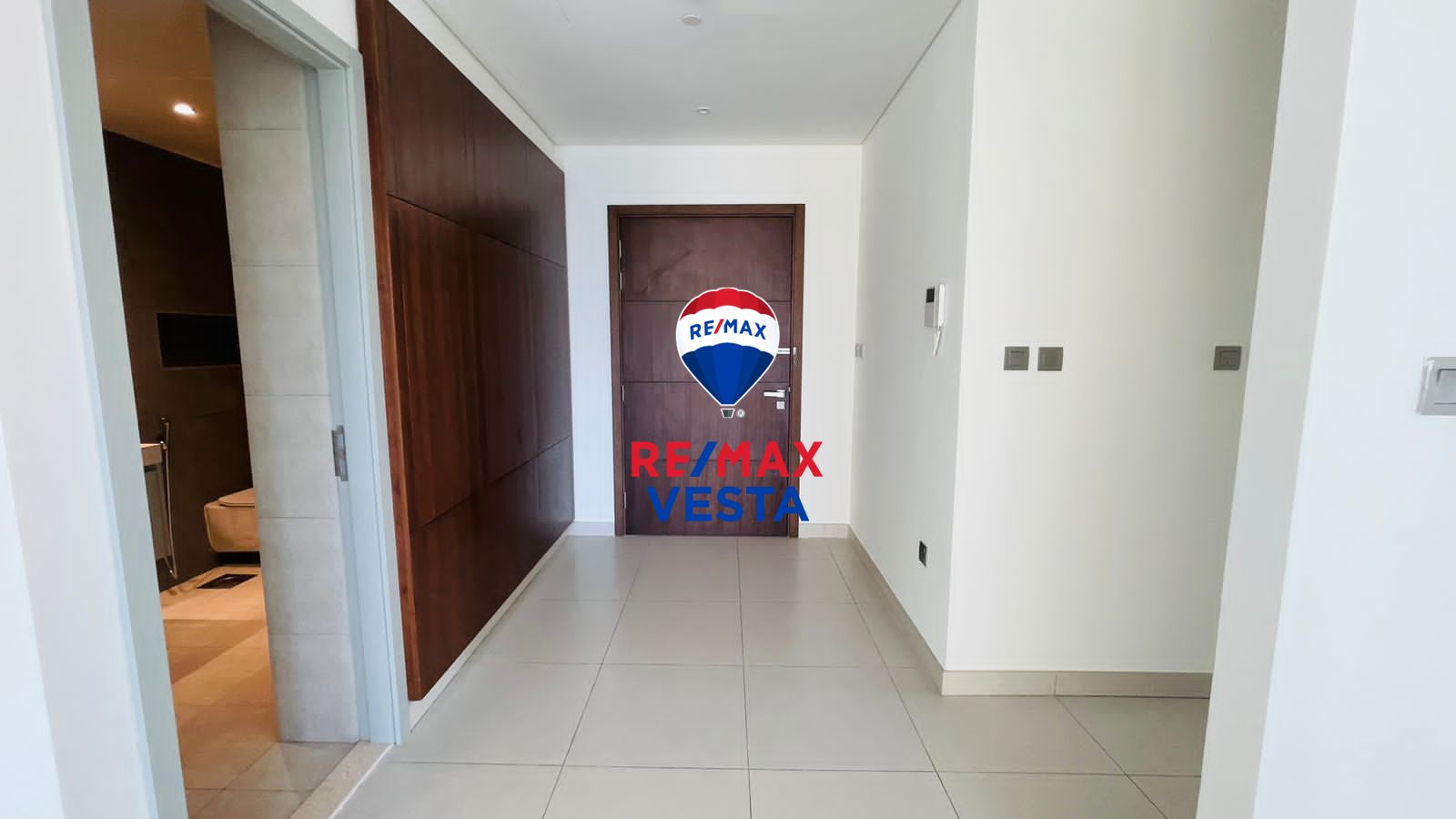 Luxury 2 Bedroom + Maid’s Room in Canal Residence, Al Reem Island