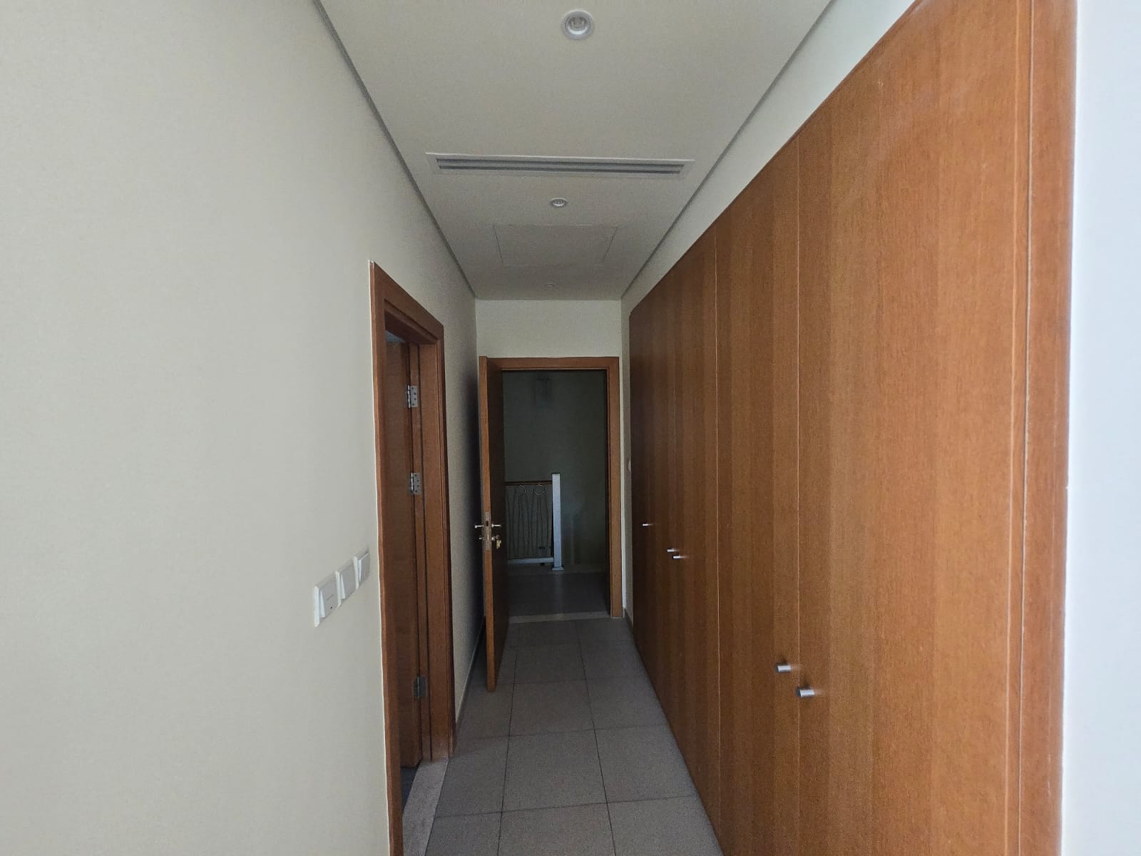 Ready to Move I Family Townhouse | Prime Location