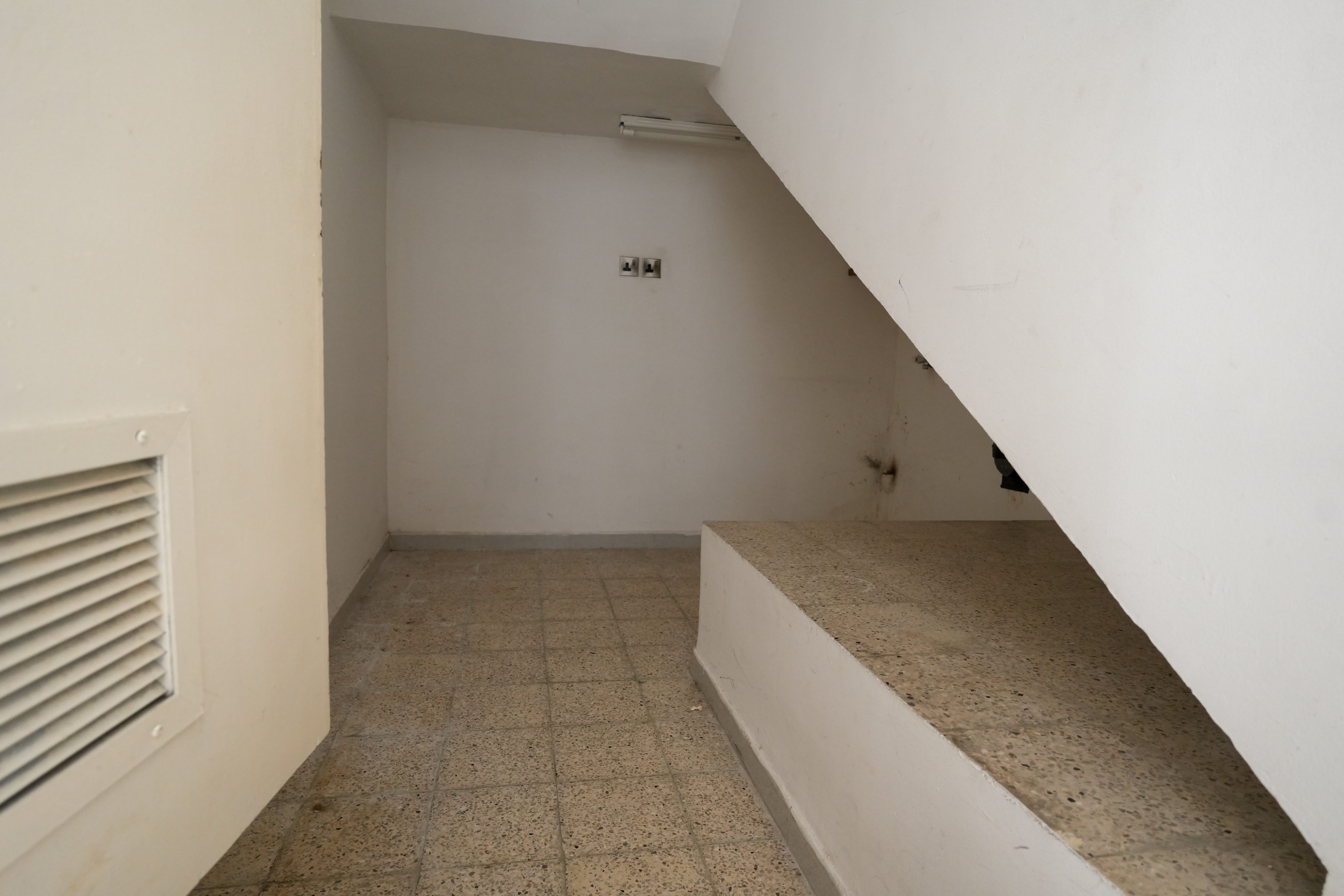 Spacious 4BR + Maid Villa | Gym | Pool | Ready to move | Jumeirah 3
