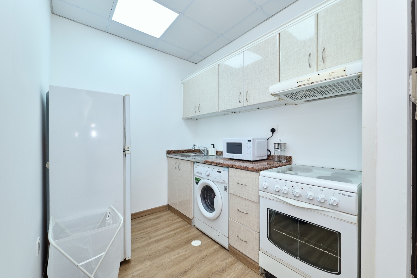 Next to Metro | Lake View | Upgraded Studio
