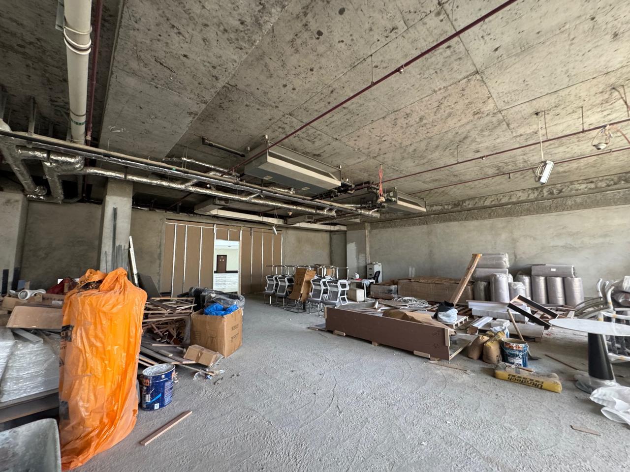 Showroom | Spacious & High Ceiling | Semi-Fitted