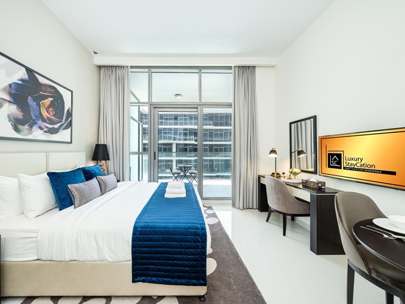 STUDIO WITH BALCONY | FURNISHED | GOLF VIEW | VACANT