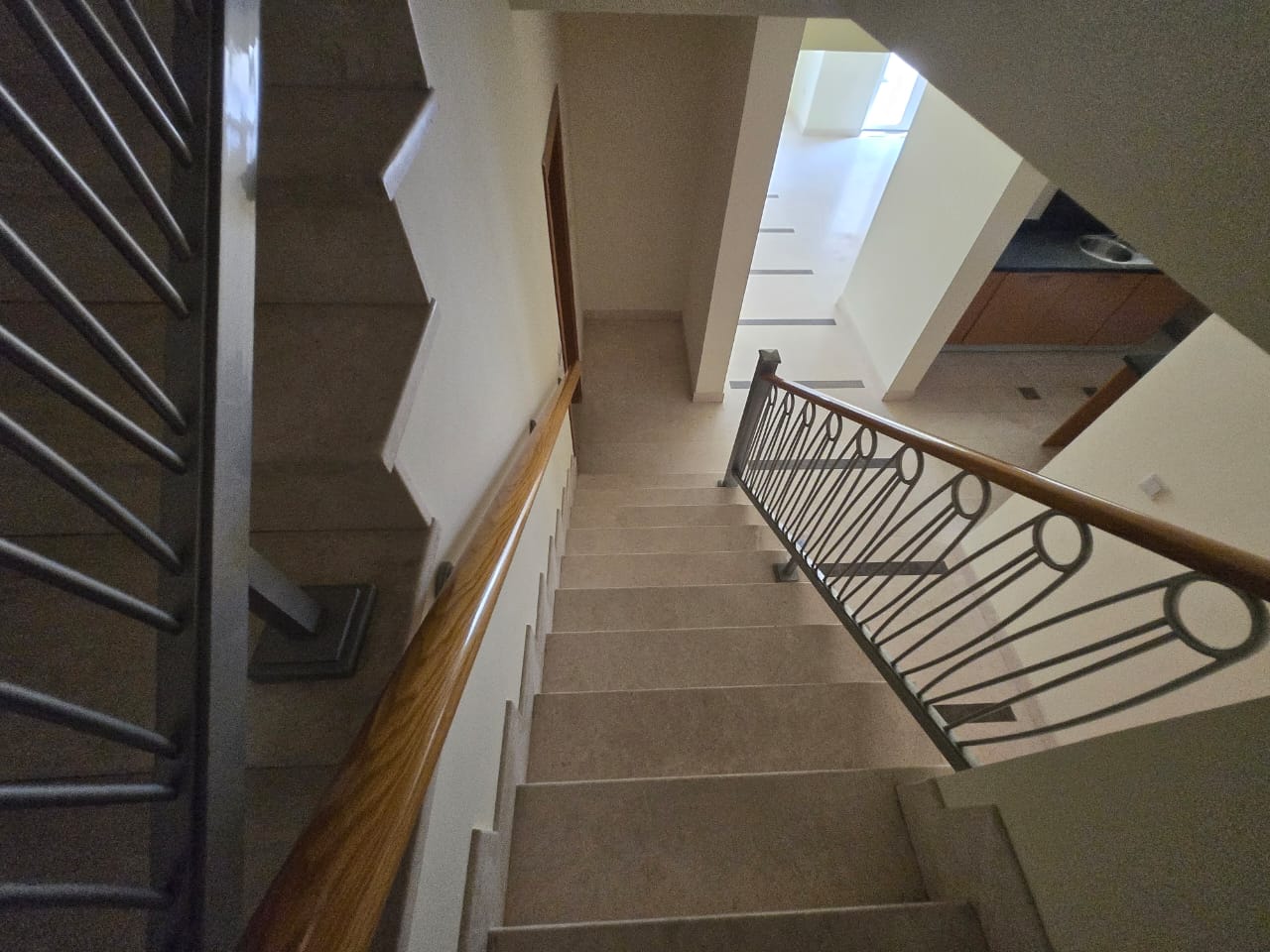 Ready to Move I Family Townhouse | Prime Location