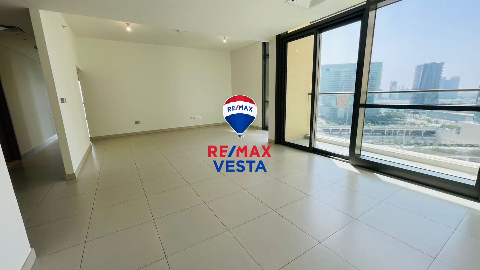 Luxury 2 Bedroom + Maid’s Room in Canal Residence, Al Reem Island