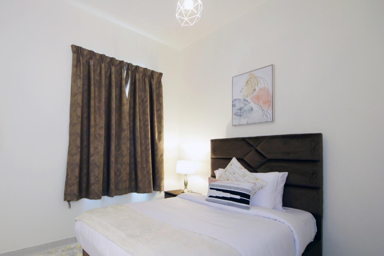 Corner unit | Single Row | Spacious layout