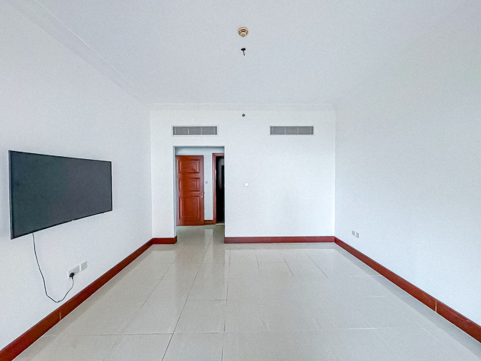 Beautiful Residence | Add Your Personal Style | Close to Beach & Mall
