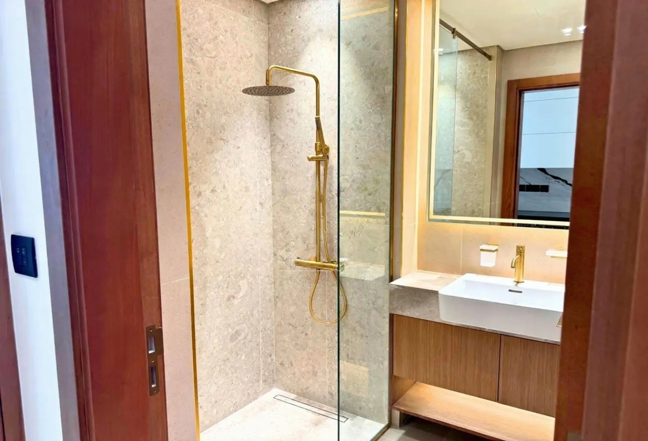 High-Level Unit | Stunning Canal Views | Brand-New