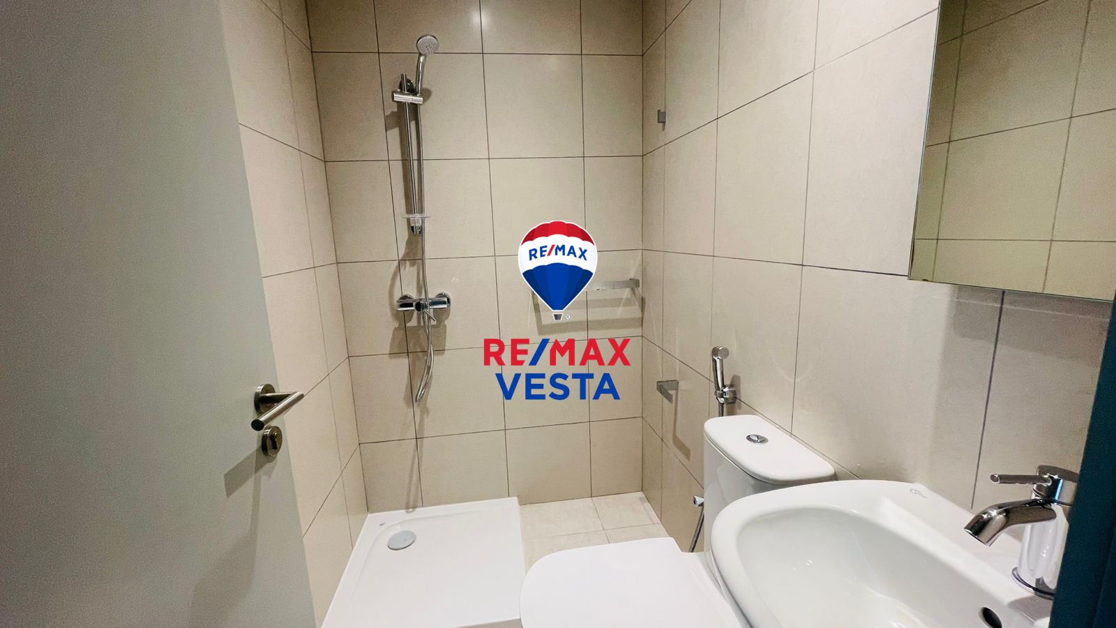 Luxury 2 Bedroom + Maid’s Room in Canal Residence, Al Reem Island