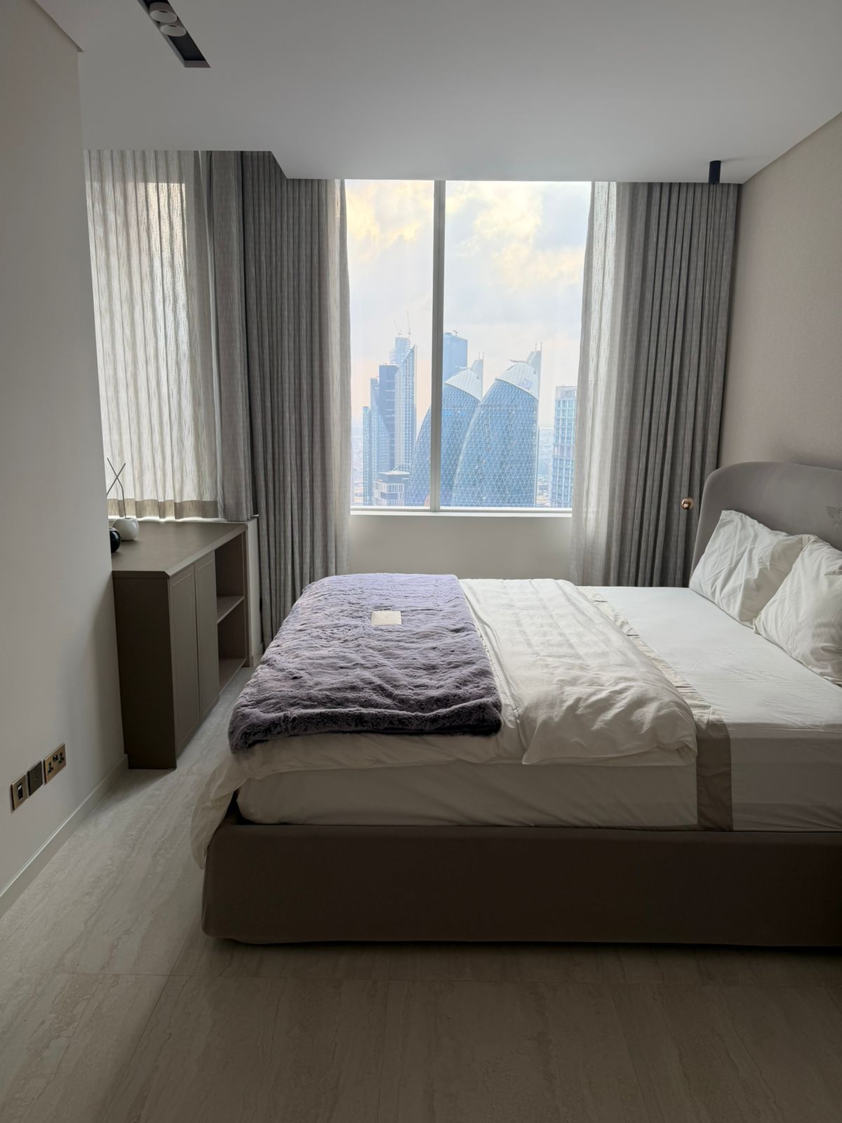 Bentley Home Interior | Fully Furnished | Bills Included