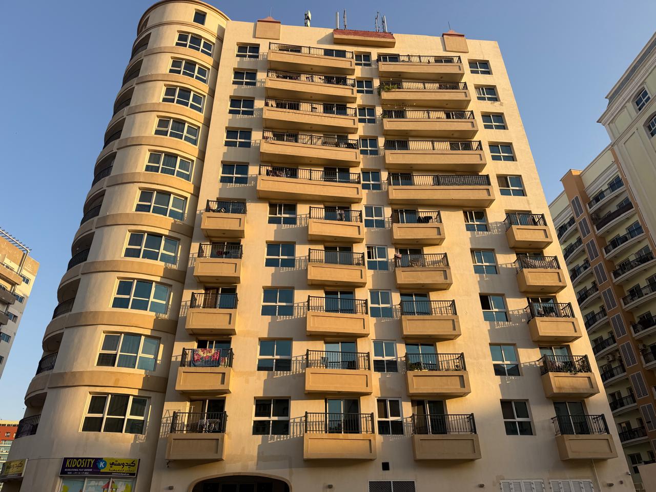 Luxury 1 Bed Apartment | Prime Location photo 2