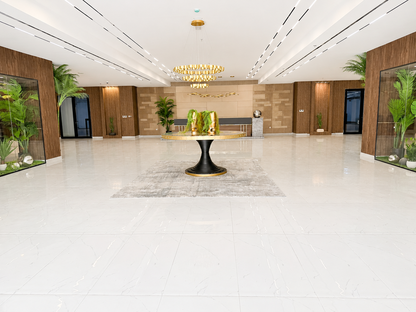 4 Cheques | Pool view | High Floor | Vacant