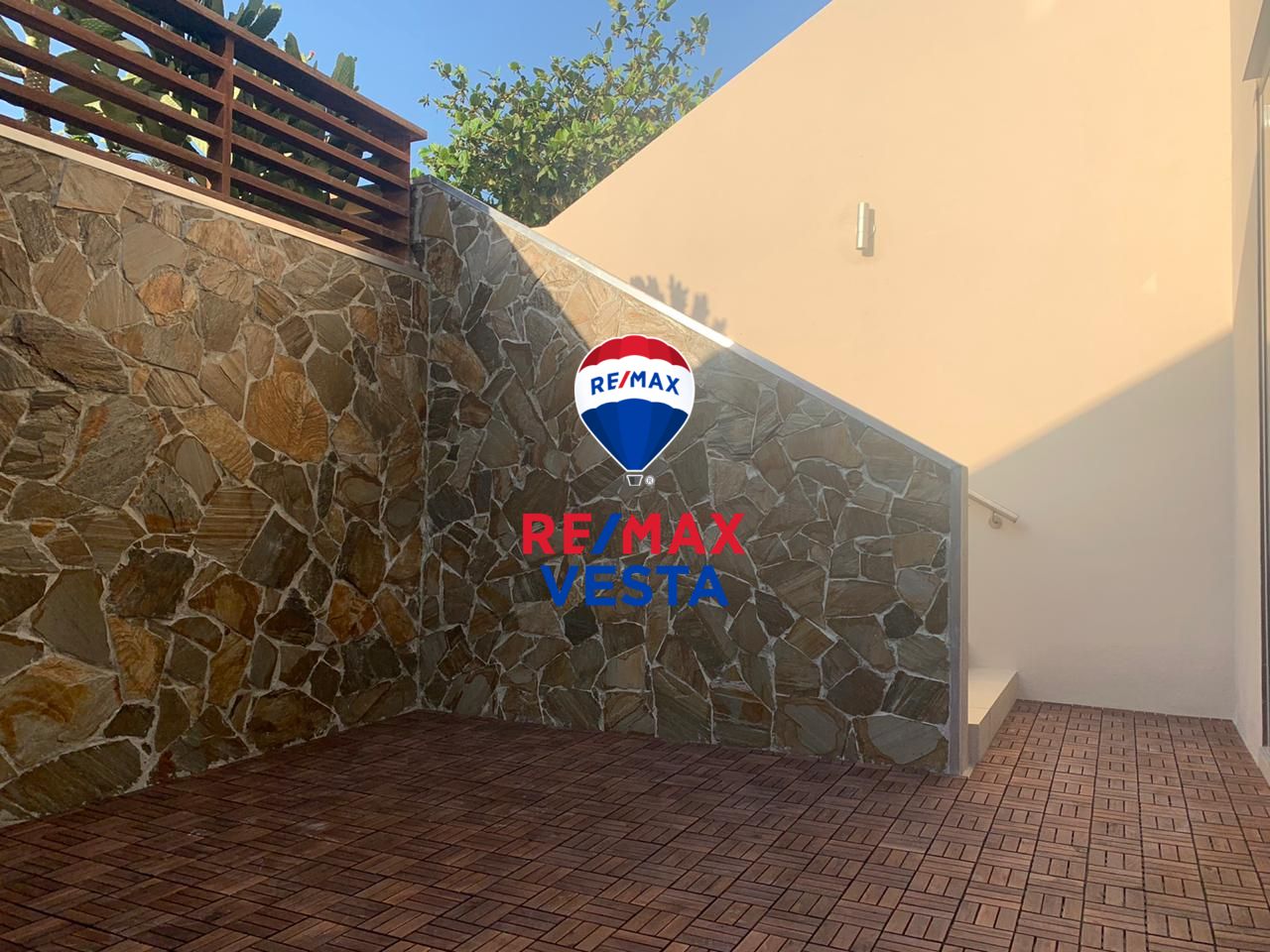 Fully Furnished | Direct to Beach | Amenities | Ready to Move in