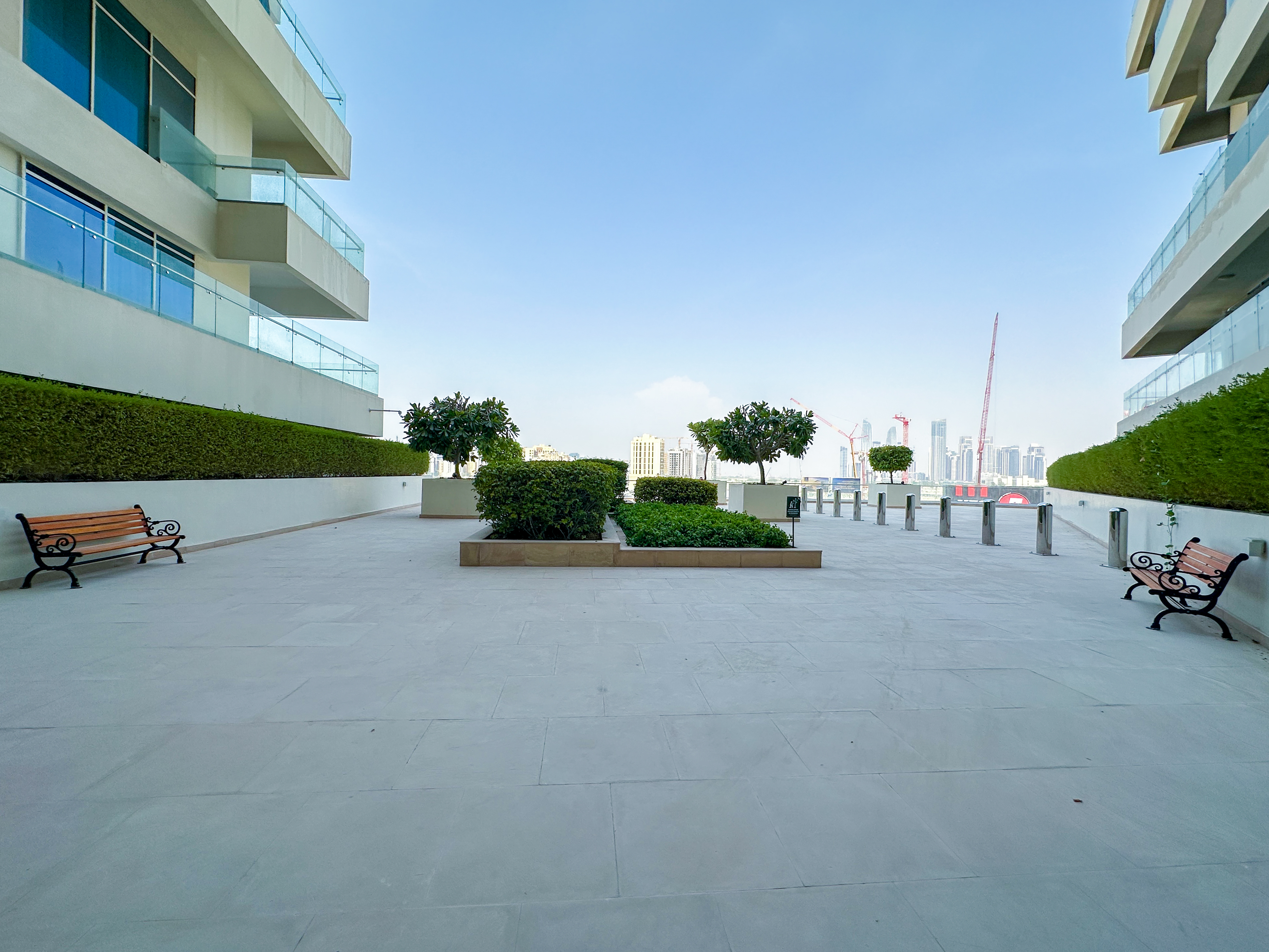 Studio with balcony Al Jaddaf | Near Metro | canal view | Ideal for Airport & Business Bay Staff