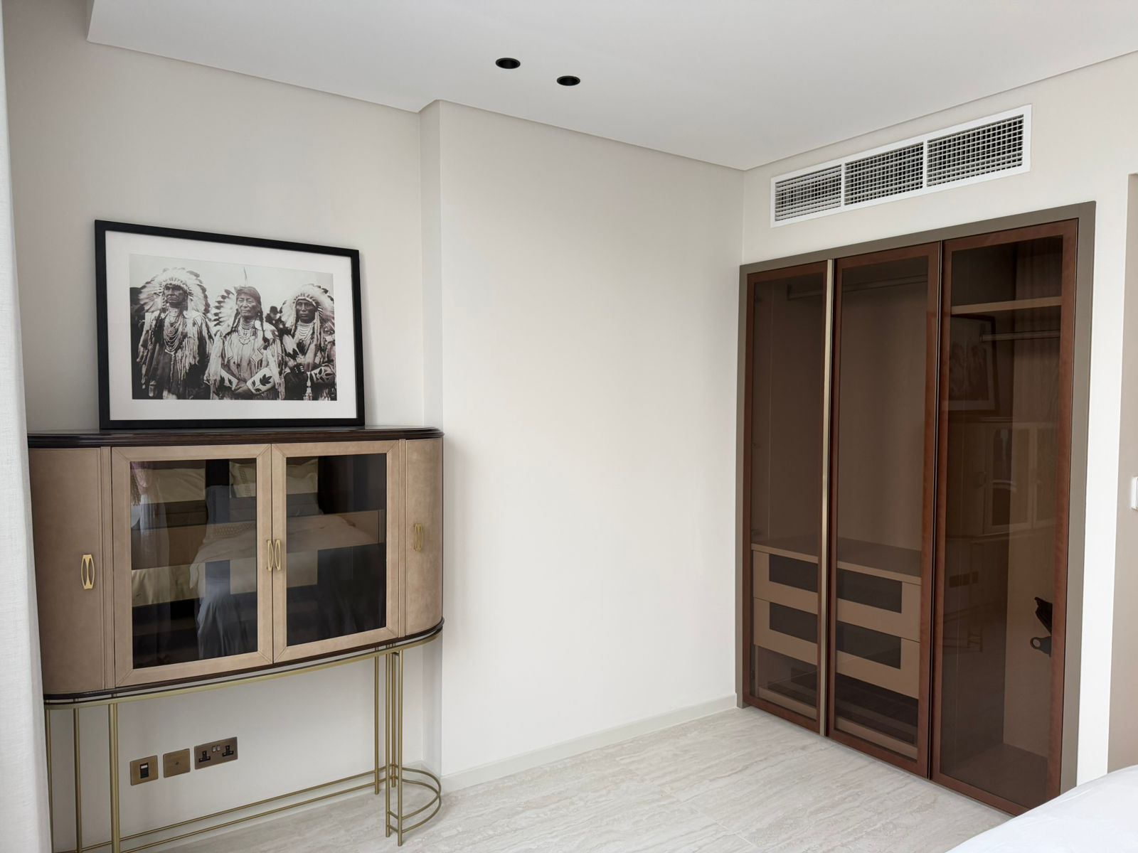 Bentley Home Interior | Fully Furnished | Bills Included