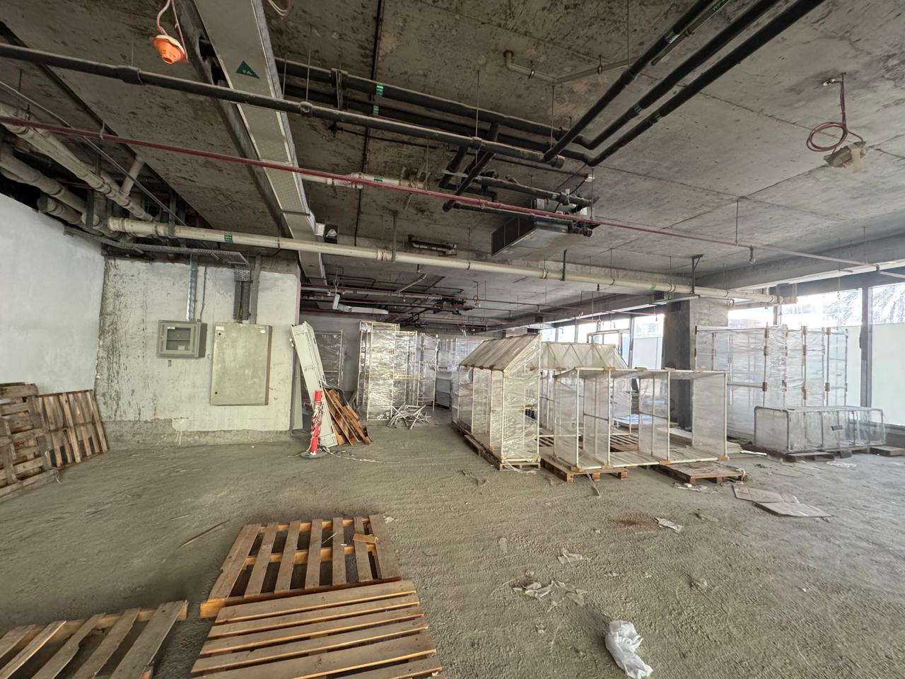 Showroom | Spacious & High Ceiling | Semi-Fitted