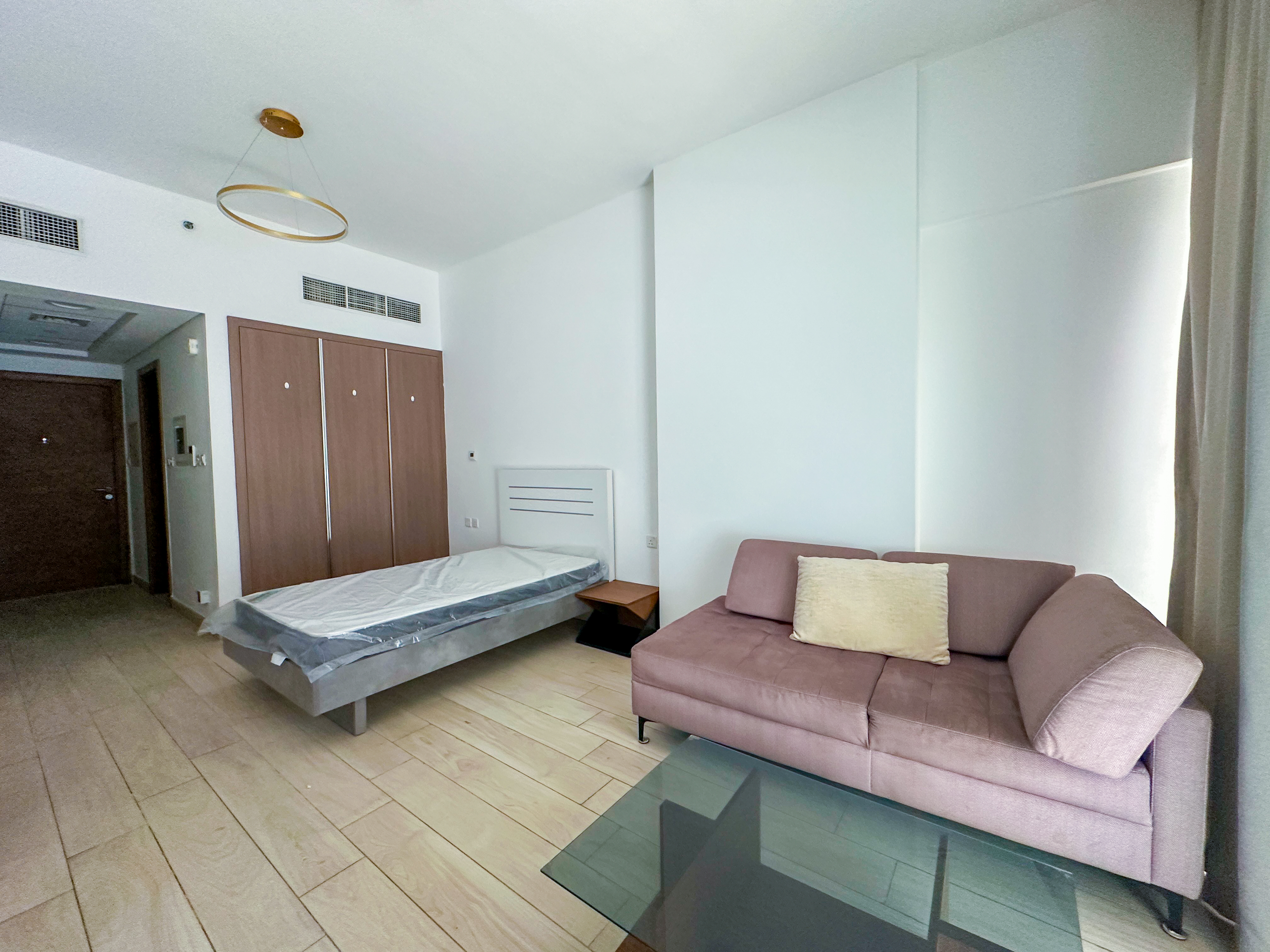 Studio with balcony Al Jaddaf | Near Metro | canal view | Ideal for Airport & Business Bay Staff