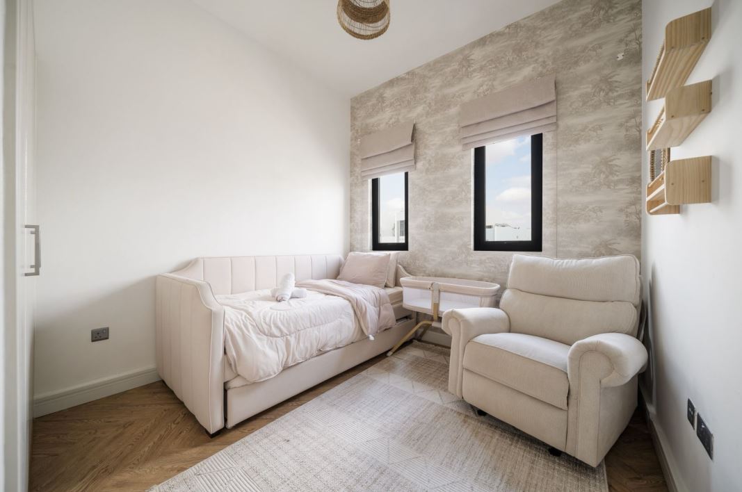 Fully Furnished | Corner Unit | Large Plot | Vacant