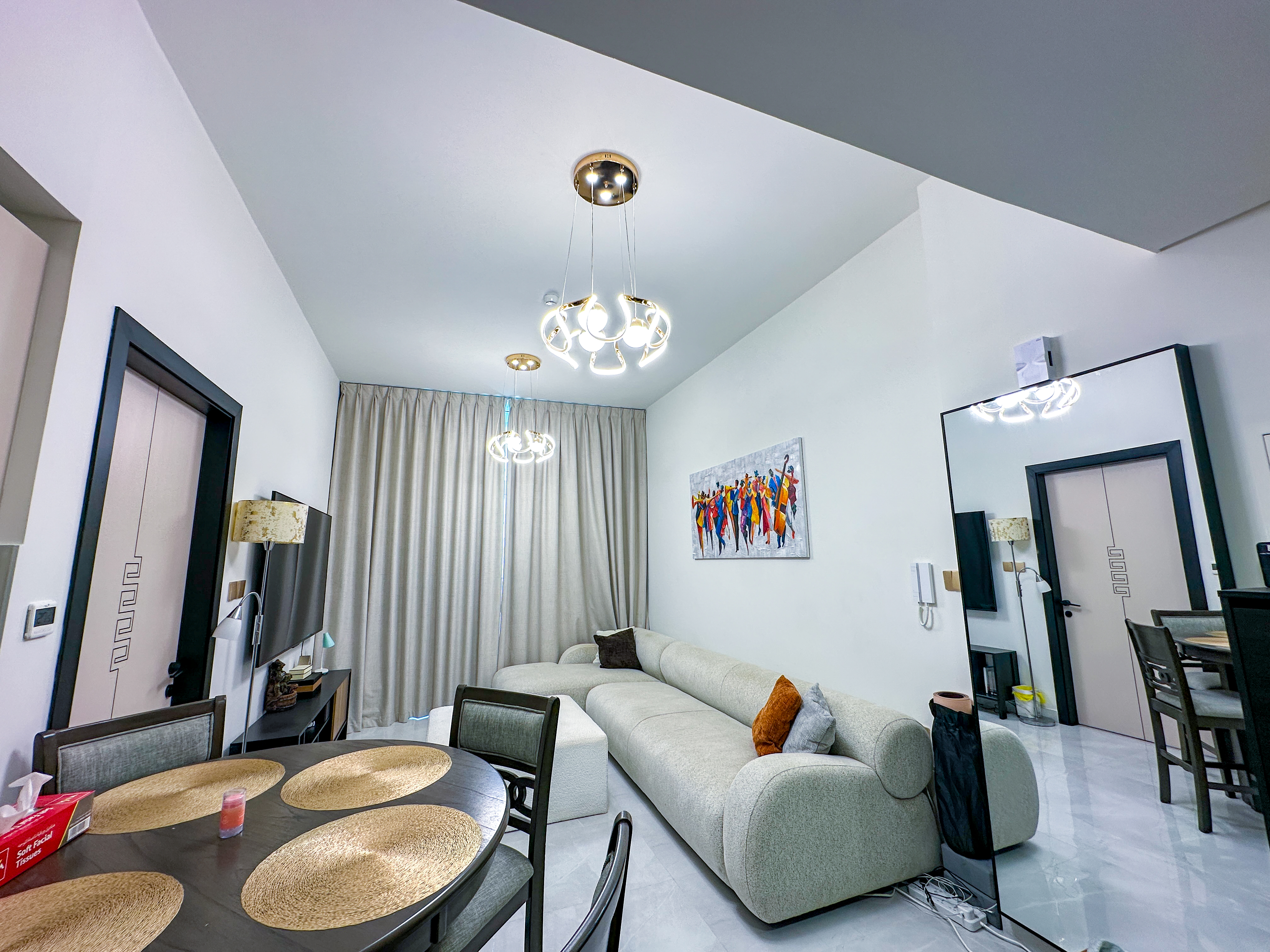 12 Cheques | Skyline Views | Premium Amenities