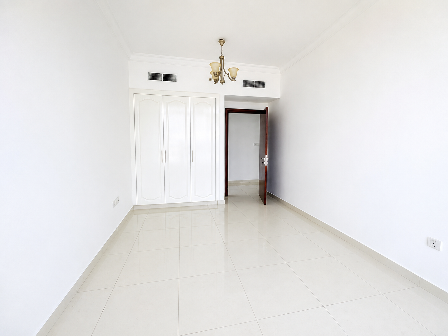 Elegant Apartment | Balcony | Stunning Canal Views