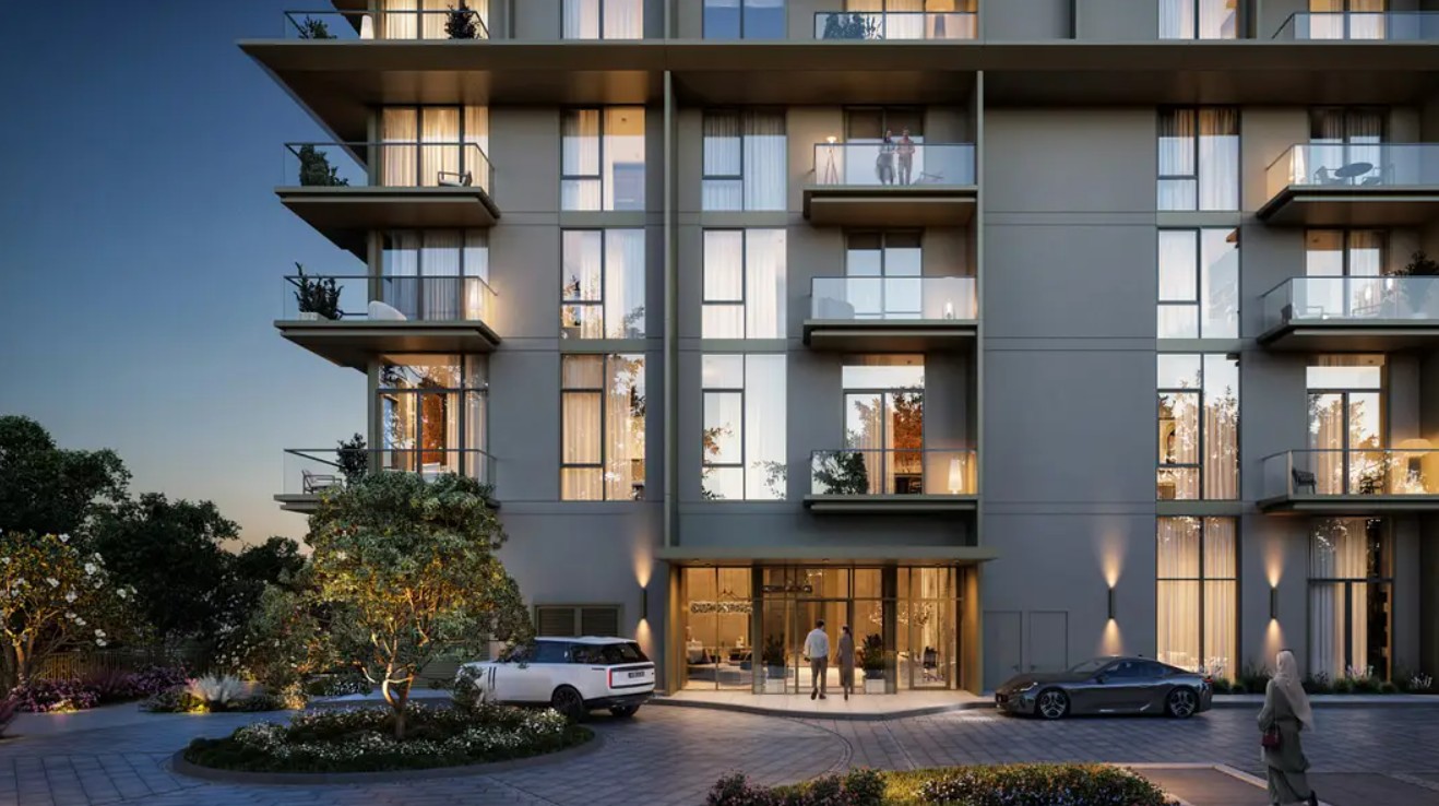 Near to Golf Course | Luxury Living — Photo 2