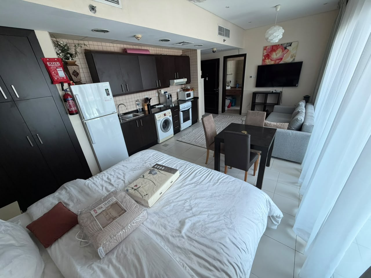 Bright & Modern Studio | Steps from Marina Walk & Beach
